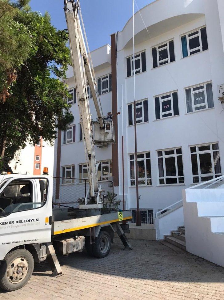 Kemer Belediyesi’nden okulları yenileme çalışması G4