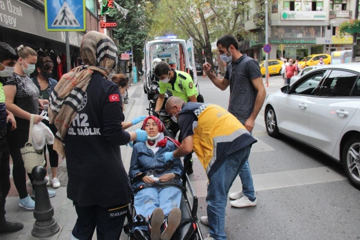 Ters y&ouml;ne giren s&uuml;r&uuml;c&uuml;n&uuml;n &ccedil;arptığı yaya yaralandı