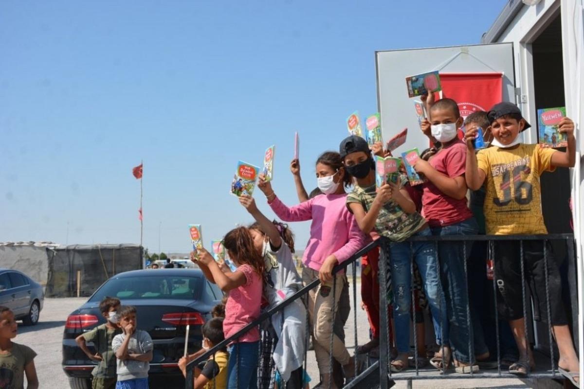 Tarım iş&ccedil;ilerinin &ccedil;ocukları i&ccedil;in eğitim konteynırı