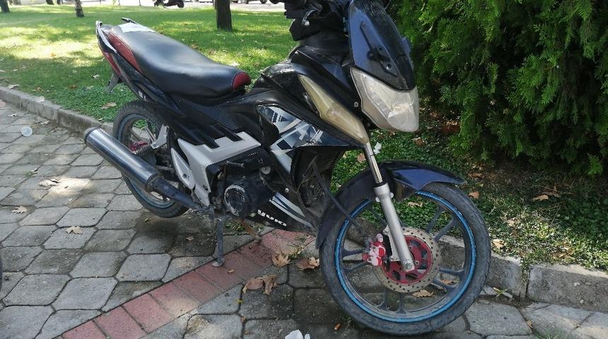 Manisa&rsquo;da plakasız motosiklet &ccedil;alıntı &ccedil;ıktı