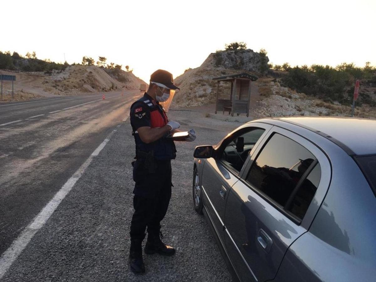 G&uuml;lnar&rsquo;da jandarmadan Covid-19 denetimleri