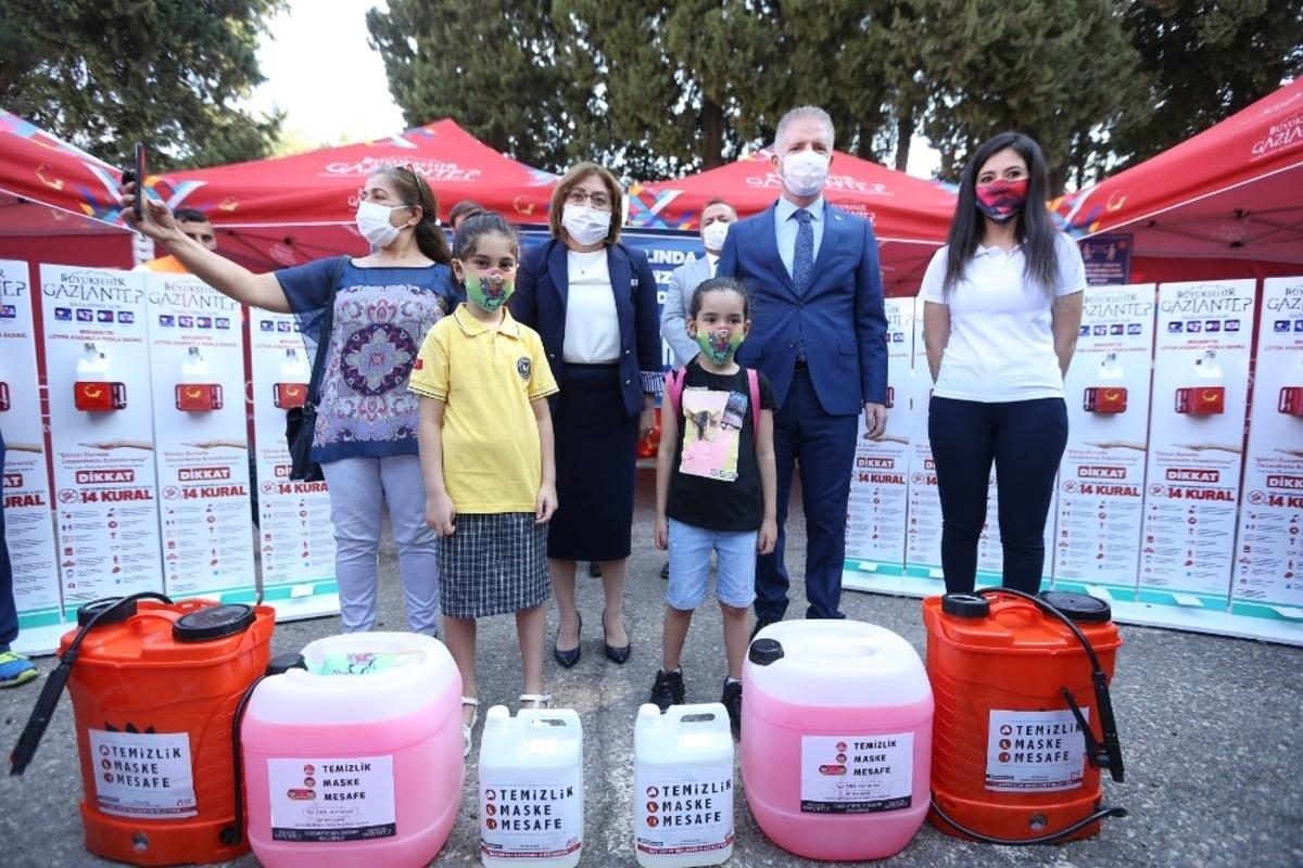 G&uuml;venli okul projesi kapsamında 500 okula hijyen malzemesi