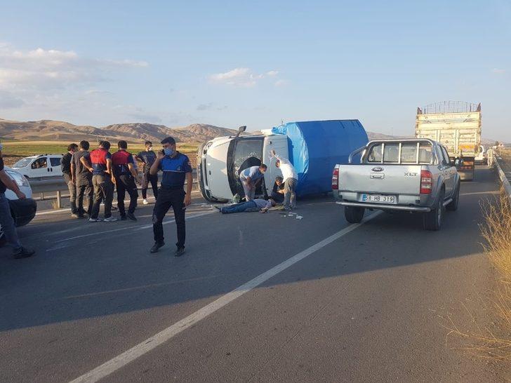 Sürücü Araçtan Fırladı Kazada 4 Kişi Yaralandı G2