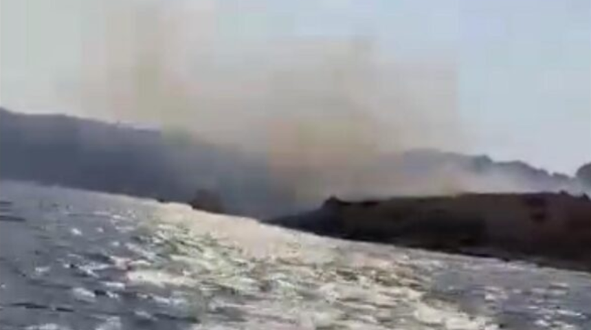 Muğla'da tekneden atılan işaret fişeyi adayı yaktı