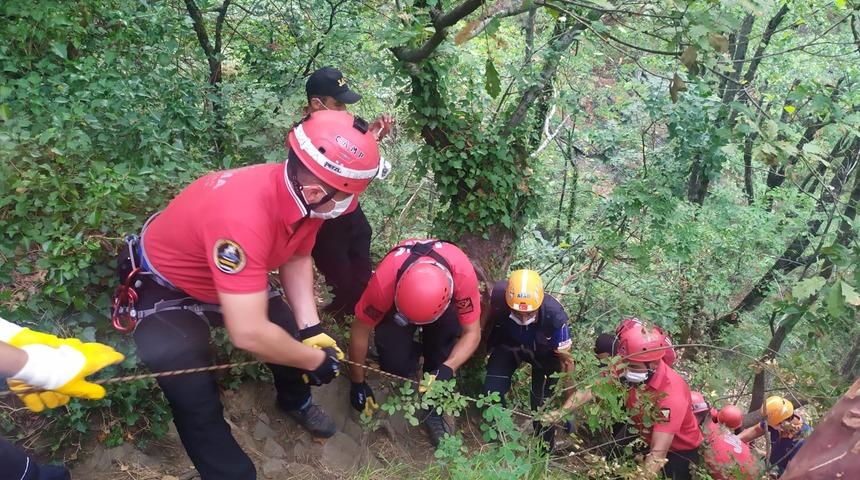 Bursa'da, şelale kenarında 10 metre y&uuml;kseklikten d&uuml;şen kişi yaralandı