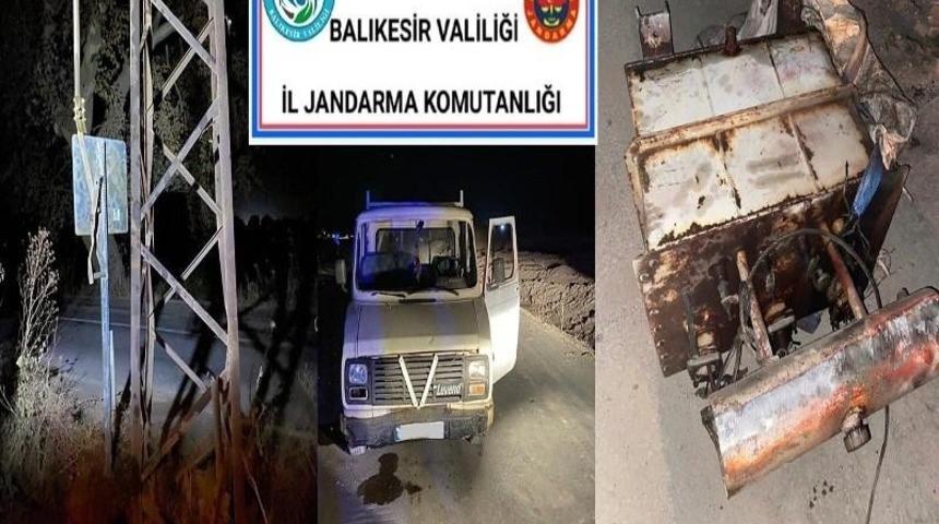 Trafoyu &ccedil;alan hırsızlık ş&uuml;phelilerini jandarma yakaladı
