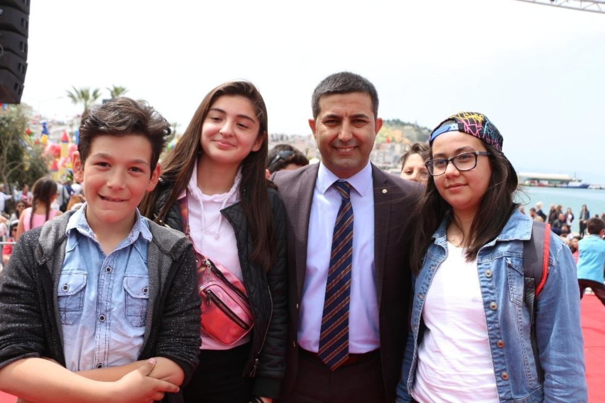 Kuşadası Belediyesi ihtiya&ccedil; sahibi 950 &ouml;ğrenciye 770 bin lira burs verecek