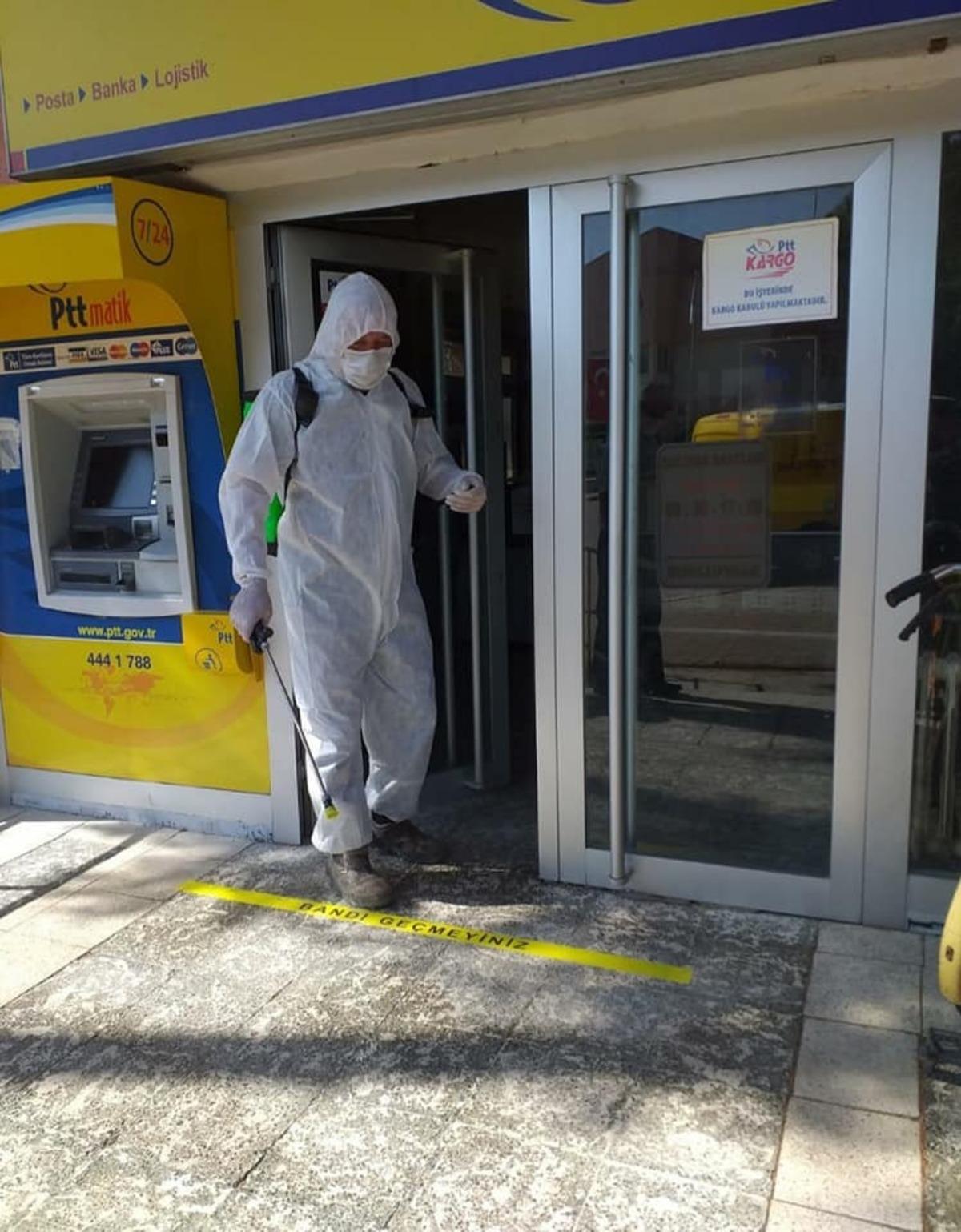 Dumlupınar&rsquo;da işyerleri ve resmi dairelerde dezenfekte &ccedil;alışmaları