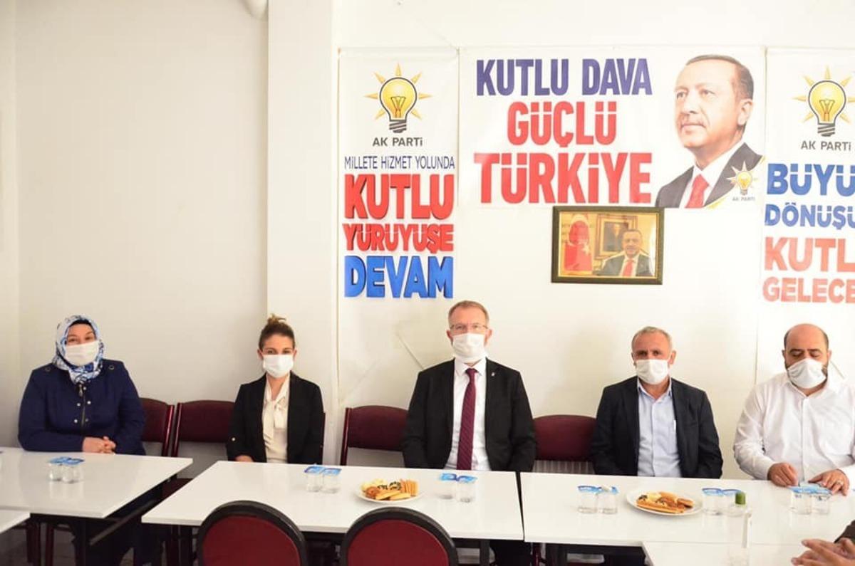 Aslanapa AK Parti il&ccedil;e y&ouml;netimi ilk toplantısını yaptı