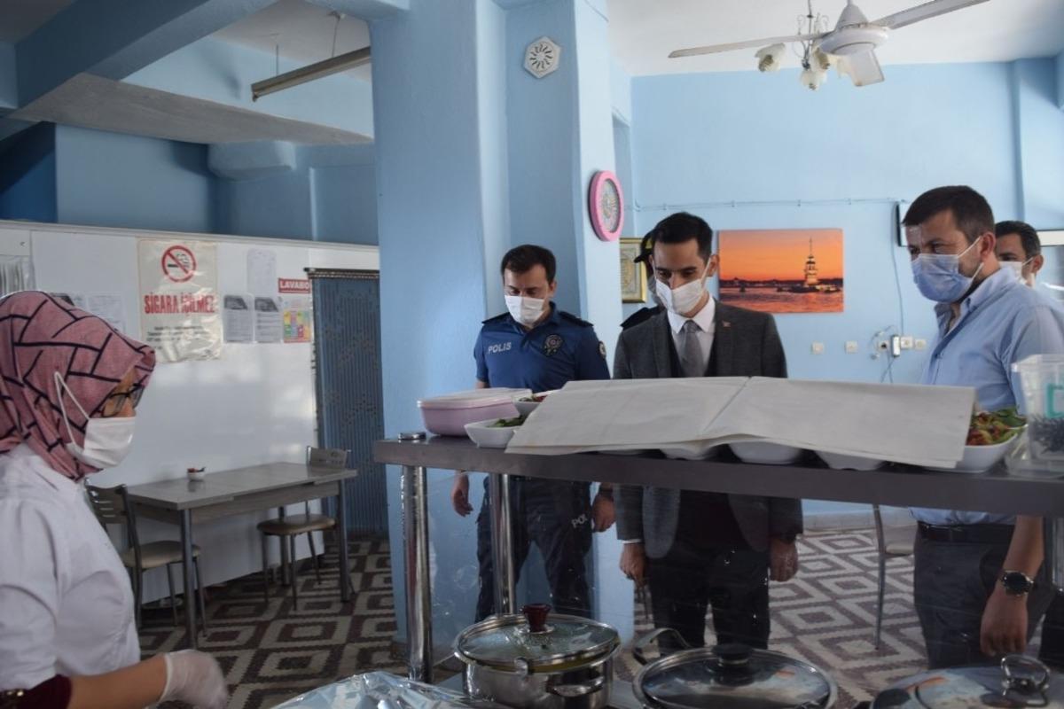 Pazarlar&rsquo;da Korona vir&uuml;s denetimleri aralıksız devam ediyor
