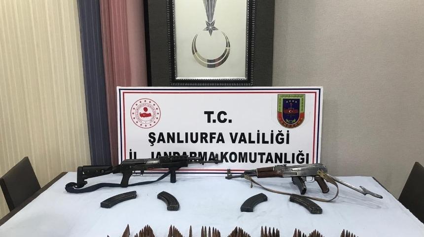 Viranşehir&rsquo;de 2 adet uzun namlulu silah ele ge&ccedil;irildi