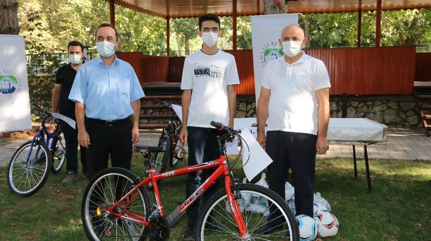 Yahyalı’da Online Bilgi Yarışmasının Ödülleri Dağıtıldı