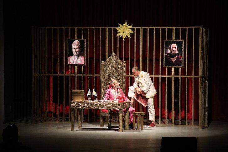 Mezitli’de ‘La Barba’ adlı tiyatro oyunu sahnelendi G3