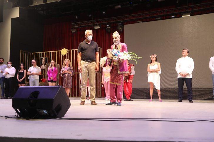 Mezitli’de ‘La Barba’ adlı tiyatro oyunu sahnelendi G4