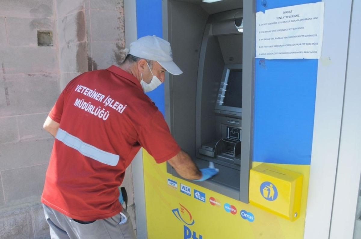 Kırşehir Belediyesi, artan vakalar sonrasında dezenfekte &ccedil;alışmalarını artırdı