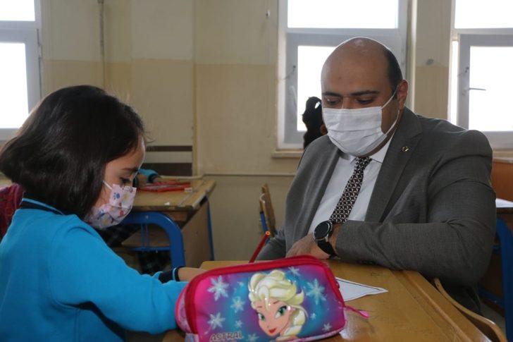 Minik öğrencilere Başkan Orhan sürprizi G4