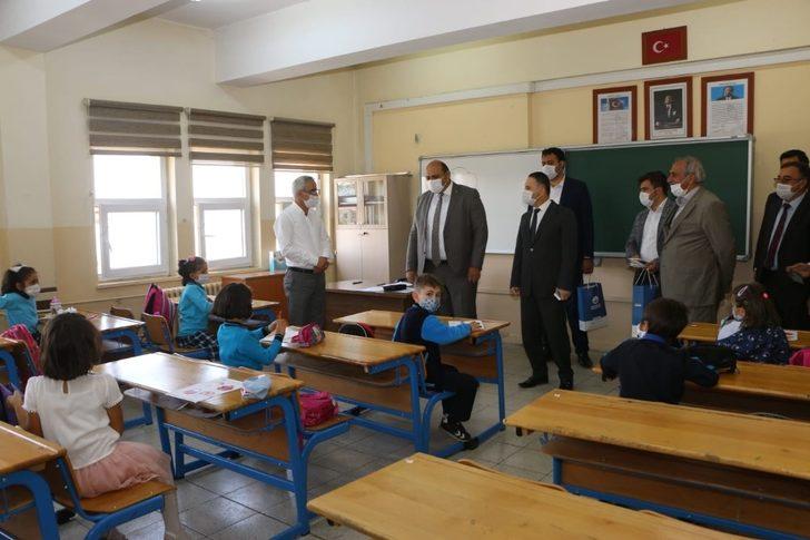 Minik öğrencilere Başkan Orhan sürprizi G5