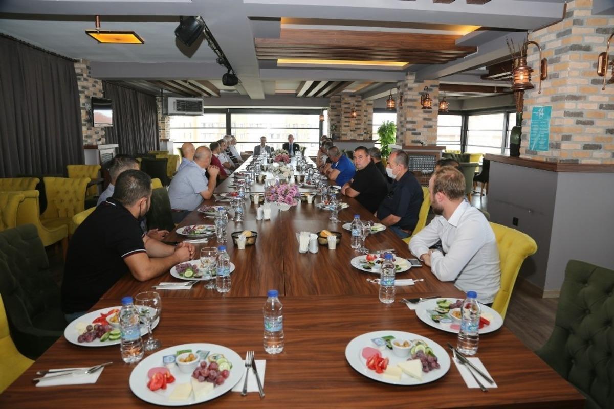 Başkan Kurt servis&ccedil;i esnafı ile buluştu