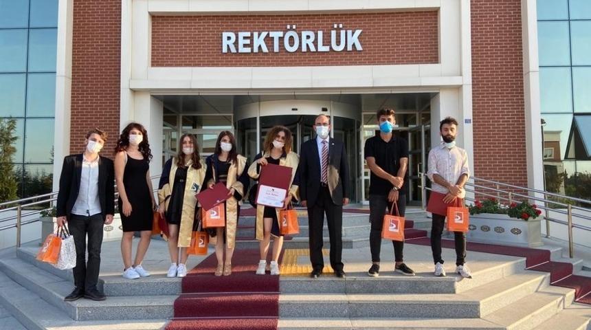 Mezunlardan Rekt&ouml;r Prof. Dr. Beydemir&rsquo;e ziyaret