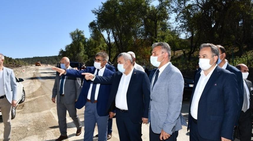 Eflani-Pınarbaşı Kavşağı Yolunda &ccedil;alışmalar t&uuml;m hızıyla devam ediyor