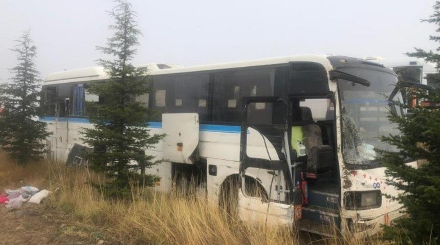 Tavşanlı&rsquo;da iş&ccedil;i servis aracı yoldan &ccedil;ıktı: 3 yaralı