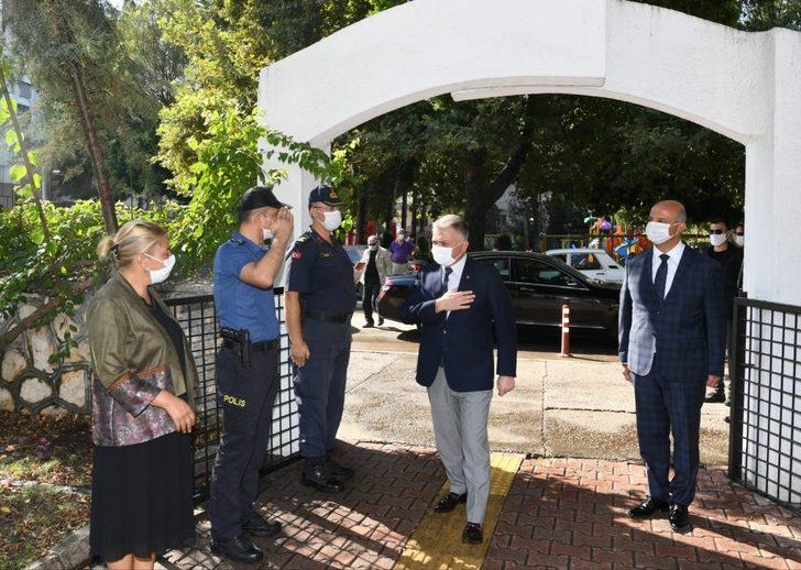Vali Yazıcı: "Asli görevimizin vatandaşlarımıza en iyi hizmeti vermek olduğunu unutmayalım" G5