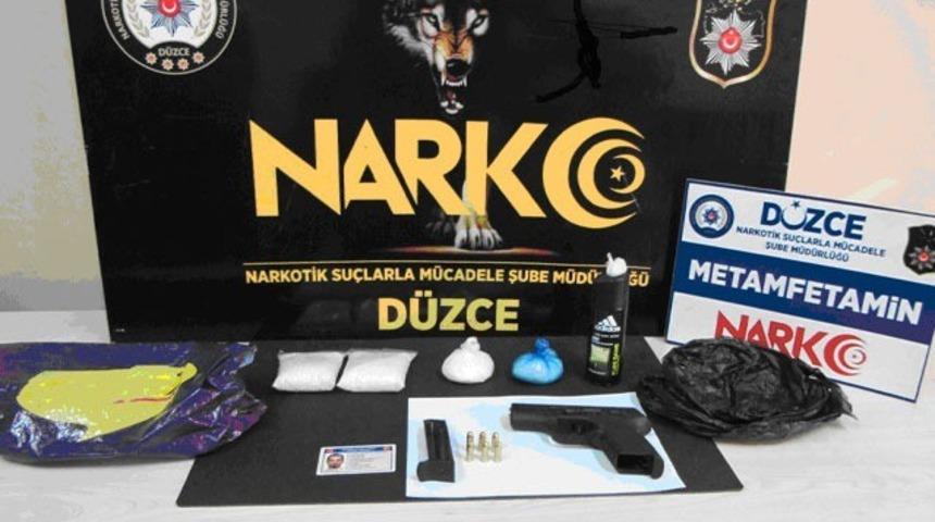 Uyuşturucu sevkiyatına D&uuml;zce polisi &rsquo;dur&rsquo; dedi