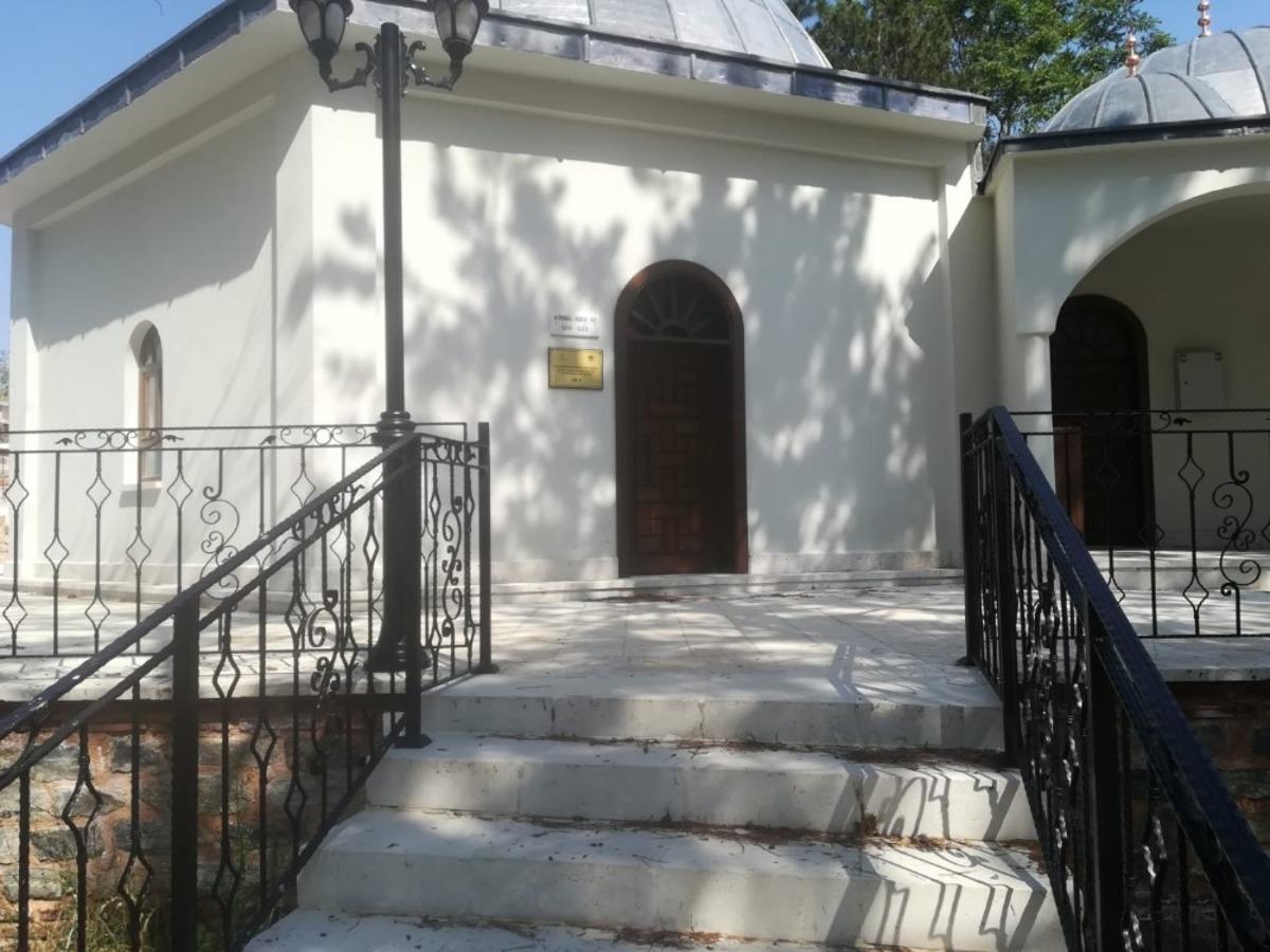 Kumral Abdal T&uuml;rbesi&rsquo;nde su boşa akıyor