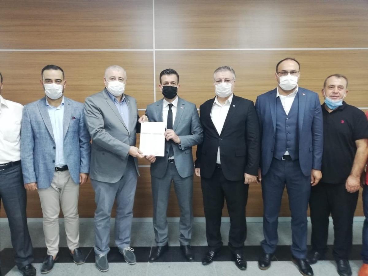 İl Başkanlığı&rsquo;na se&ccedil;ilen Cahit &Ccedil;ıkmaz mazbatasını aldı