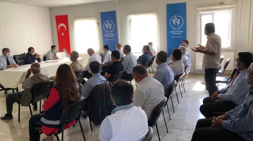 Samsat’ta kurum amirleri ve muhtarlarla toplantı yapıldı