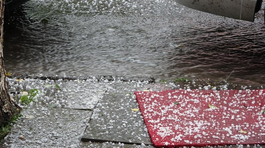 Ardahan'da dolu sürprizi! Her yer beyaza büründü