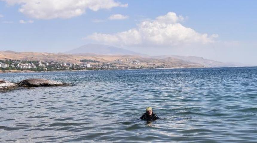 Van Gölü'nün derinliklerinde eski yerleşim yeri kalıntılarına rastlandı
