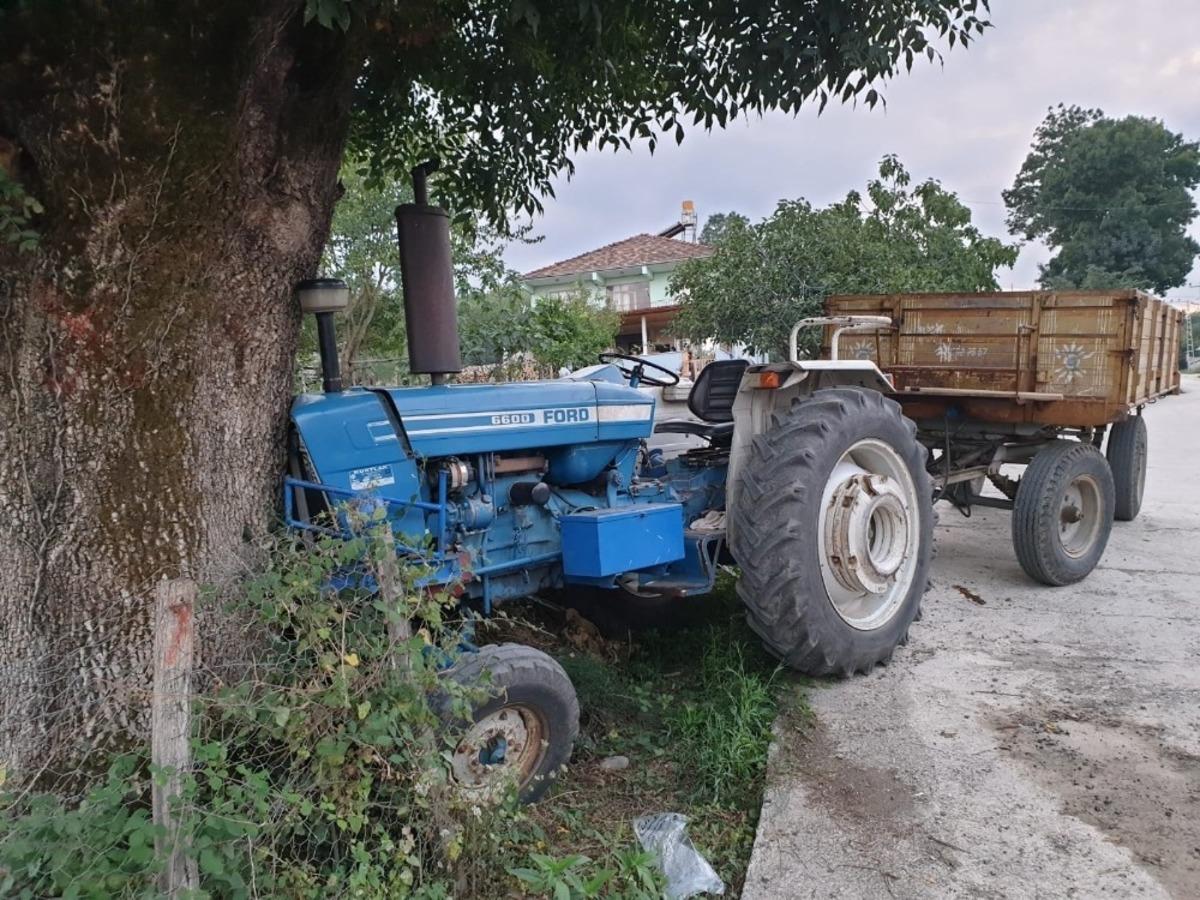 Trakt&ouml;r&uuml;yle seyir halindeyken arı soktu, hayatını kaybetti