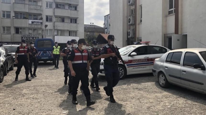 Babasını darp eden kişiyi döverek öldürdü