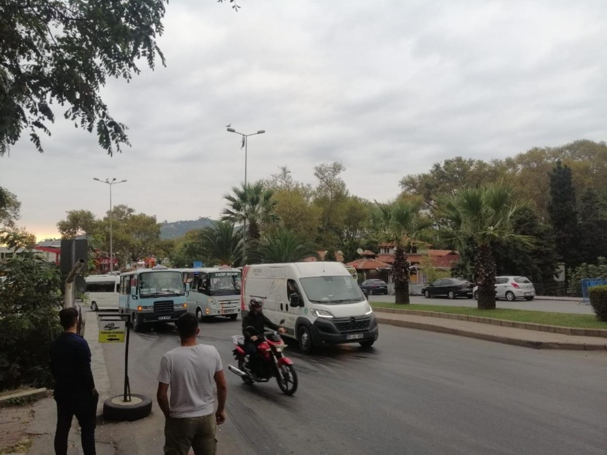 Yola d&ouml;k&uuml;len yağ ara&ccedil;lara patinaj &ccedil;ektirdi