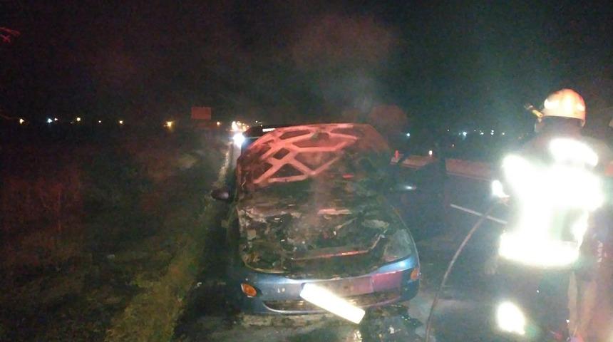 Nevşehir'de seyir halindeki otomobil alev alev yandı