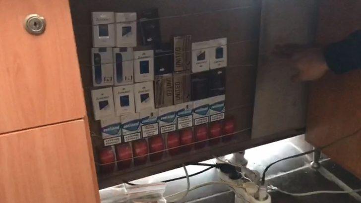 Masanın altına yapılan gizli bölmede kaçak sigara çıktı G2