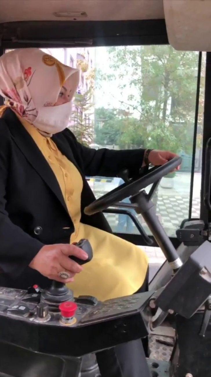 (Özel) Sancaktepe Belediye Başkanı Şeyma Döğücü’nün silindir operatörlüğü  ustalara taş çıkarttı G4