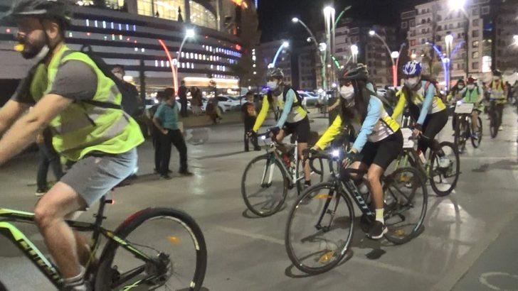 Diyarbakır’da korona virüse dikkat çekmek için maskeli şehir turu attılar G4