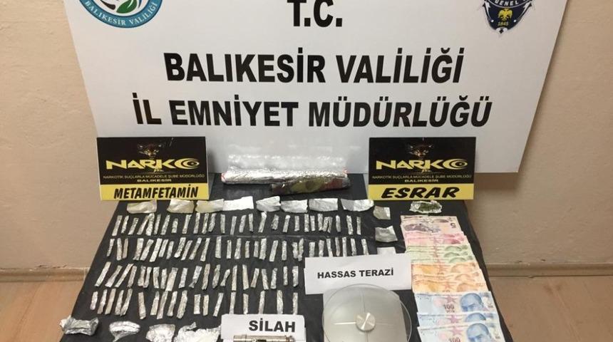 Balıkesir'de uyuşturucu operasyonunda suikast silahı bulundu