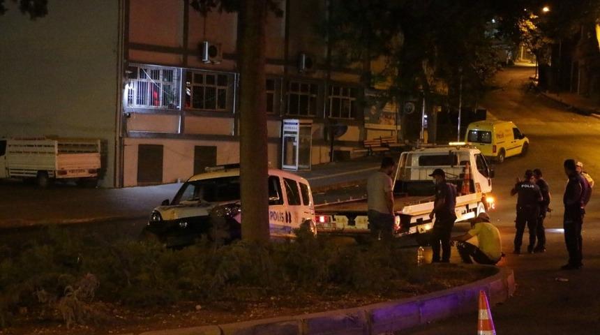 Polis aracı, kovalamaca sırasında kaza yaptı: 2 memur yaralı