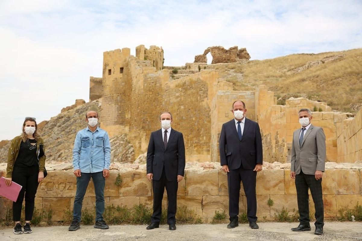 Bayburt Kalesi &ccedil;inilerine kavuşuyor