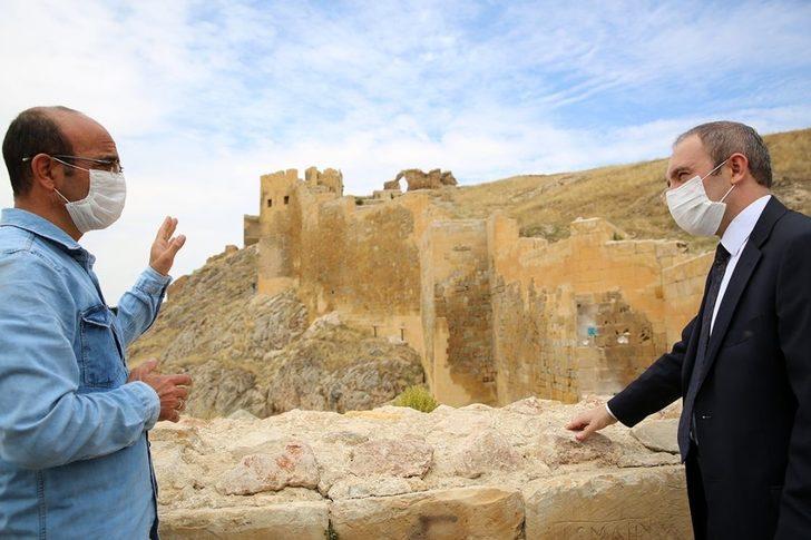 Bayburt Kalesi çinilerine kavuşuyor G2