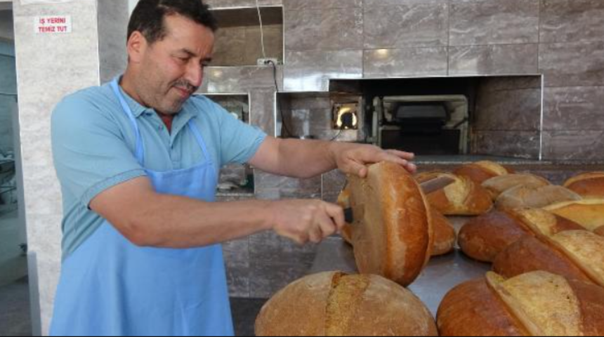 Çay içmek için mola verdiği Aydın'da 2 fırın açtı! Yorgunluğunu kemençe ile atıyor