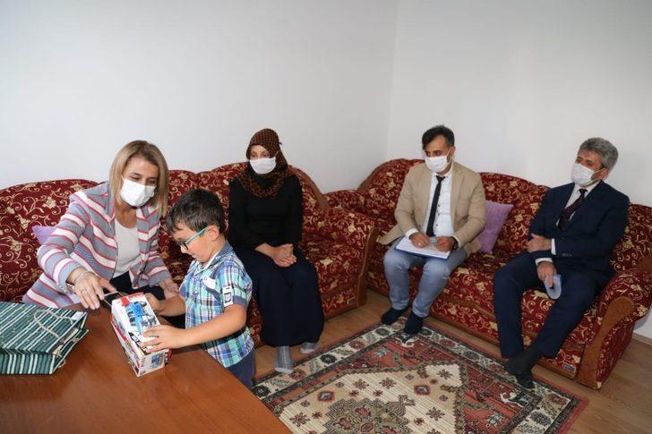 Vali Becel, aile ziyaretlerini sürdürüyor G2