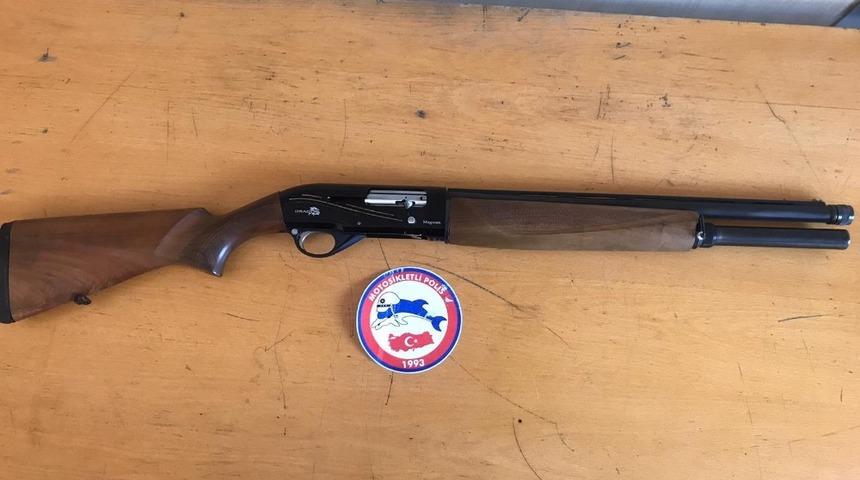 Durdurulan ara&ccedil;larda &ccedil;ok sayıda silah yakalandı