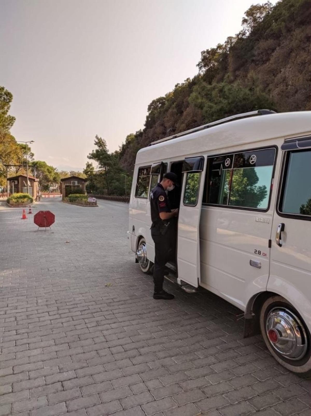 Jandarmadan milli parka giren dolmuşlarda korona vir&uuml;s denetimi