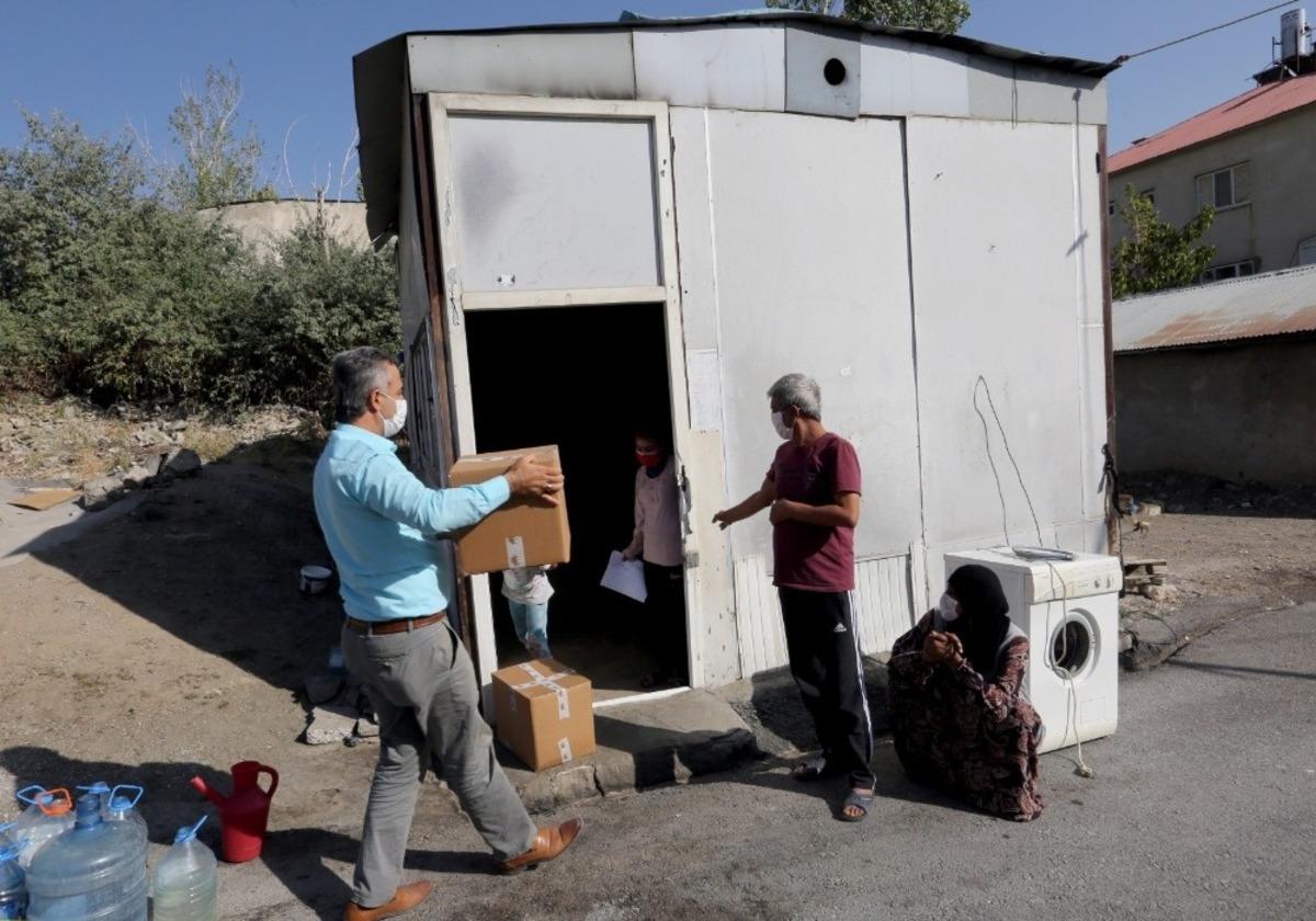 Barakada kalan Suriyeli aileye Van B&uuml;y&uuml;kşehir Belediyesi sahip &ccedil;ıktı