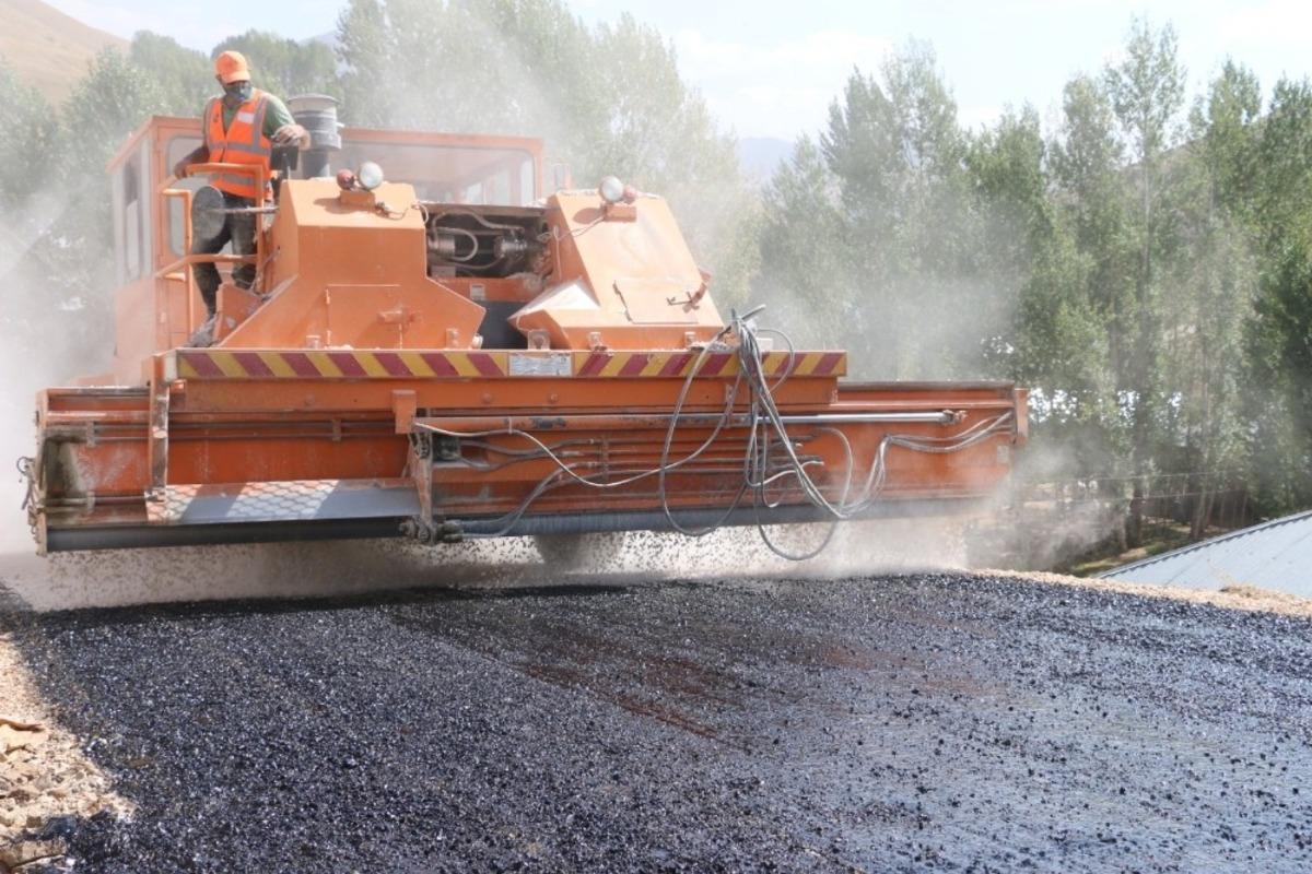 Erciş&rsquo;te 13,5 kilometrelik grup mahalle yolunda asfalt &ccedil;alışması