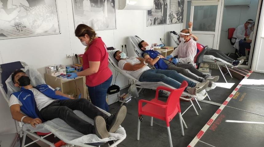 Kırşehir&rsquo;de, gen&ccedil;ler g&ouml;n&uuml;ll&uuml; kan bağışı kampanyasına destek sunuyor